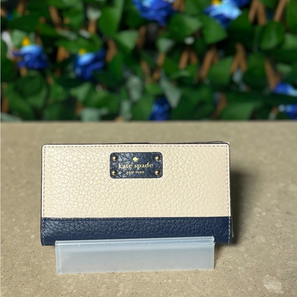 NWT Kate Spade Sarah Wallet